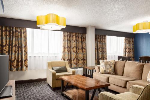 Holiday Inn Louisville East - Hurstbourne, an IHG Hotel