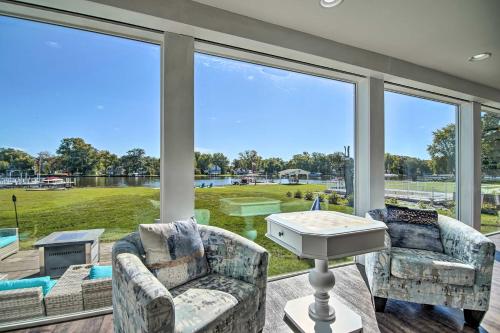 Modern and Chic Waterfront Getaway in McHenry!