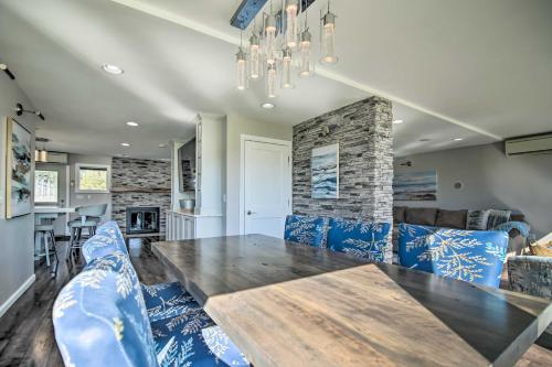 Modern and Chic Waterfront Getaway in McHenry!