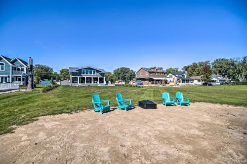 Modern and Chic Waterfront Getaway in McHenry!