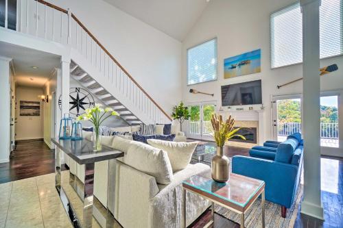 Luxe Lake Chickamauga Retreat w/ Boat Dock! in Soddy Daisy (TN)