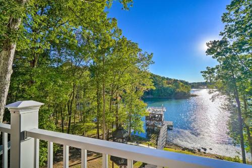 Luxe Lake Chickamauga Retreat w/ Boat Dock! in Soddy Daisy (TN)