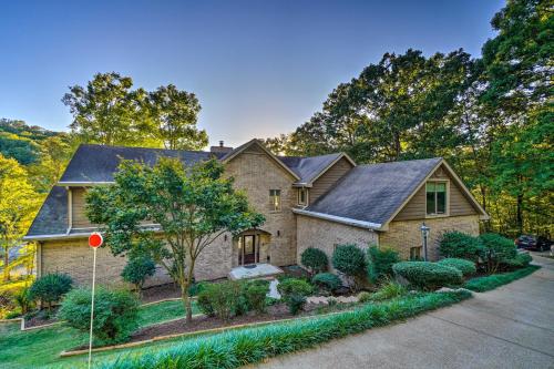 Luxe Lake Chickamauga Retreat w/ Boat Dock! in Soddy Daisy (TN)