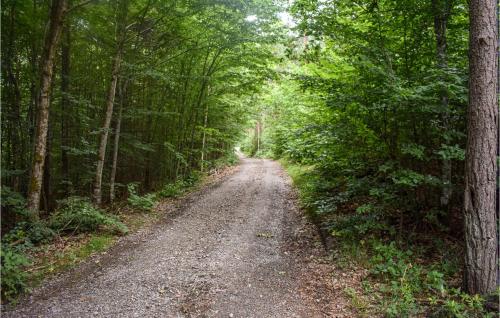 숙소 외관, 2 Bedroom Awesome Home In Svängsta (2 Bedroom Awesome Home In Svangsta) in 스뱅스타