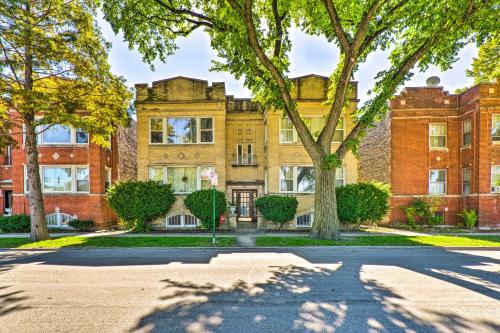 Historic Oak Park Apartment about 8 Mi to Downtown in Oak Park, USA