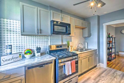 Historic Oak Park Apartment about 8 Mi to Downtown in Oak Park, USA