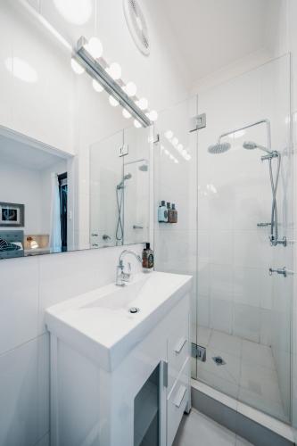 Cremorne Point Manor - image 9