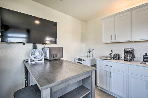 Contemporary Los Banos Studio Less Than 3 Mi to Dtwn! detail