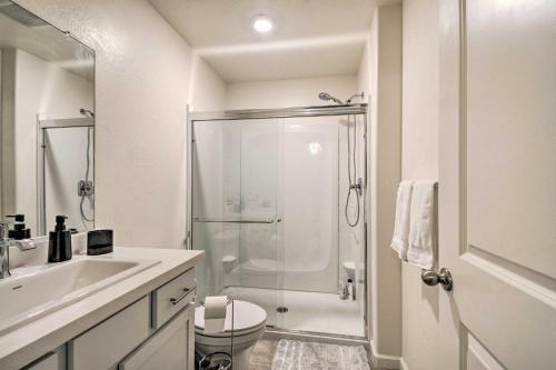 Contemporary Los Banos Studio Less Than 3 Mi to Dtwn!