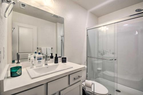 Contemporary Los Banos Studio Less Than 3 Mi to Dtwn!