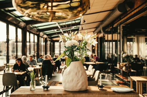 402588326 Slottsholmen Hotell och Restaurang