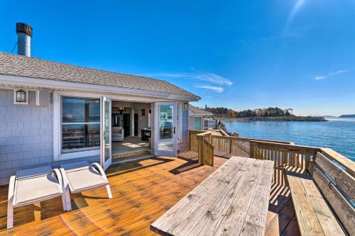 Waterfront Retreat with Deck about 7 Mi to Boston!