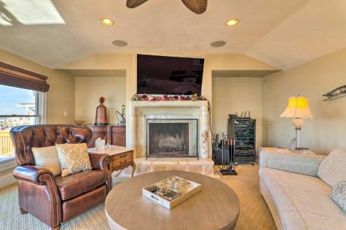 Waterfront Retreat with Deck about 7 Mi to Boston! in Winthrop, USA