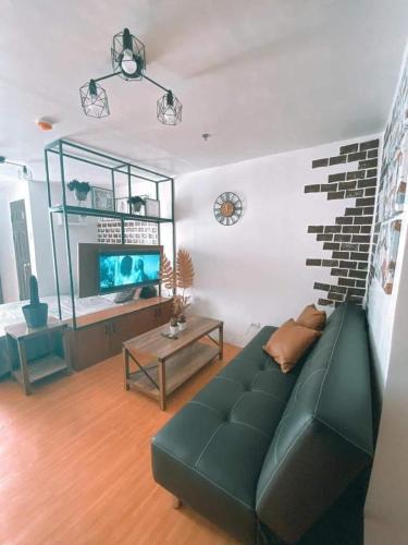 B&B Marilao - Black & Bold - 1BR Condo 50mbpsWIFI near SM Marilao - Bed and Breakfast Marilao