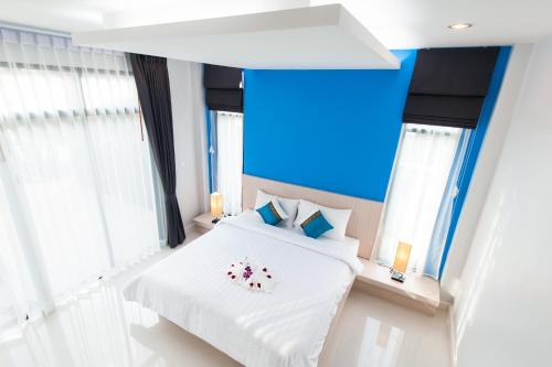 room detail thumbnail 1