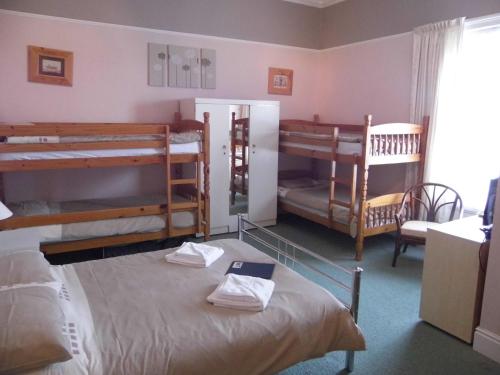 1 double bed, 4 bunk beds