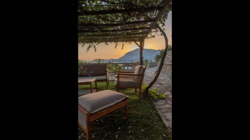 Beautiful house located on a hill, with a spectacular sea view in Koumeika