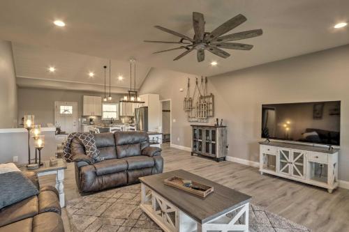 Modern Farmhouse with Exercise Room, Mtn Views in Blairsville, USA