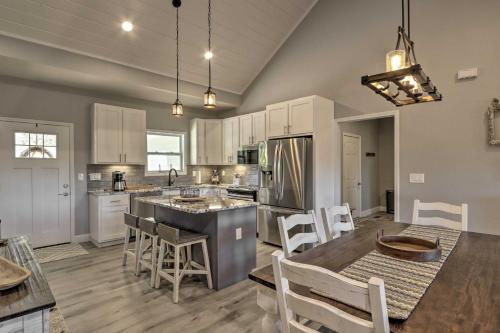 Modern Farmhouse with Exercise Room, Mtn Views in Blairsville, USA