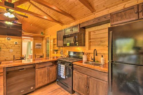 Clayton Retreat with Spacious Deck and Mtn Views! in Clayton, USA