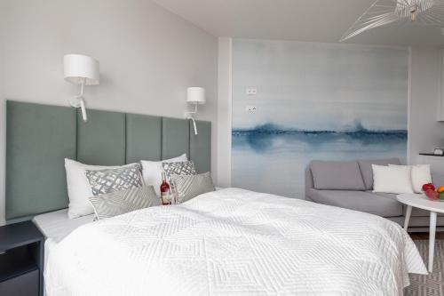 Mazowiecka Apartments Close to the Beach Access to Swimming Pool Sauna & Jacuzzi Parking by Noclegi Renters - image 4