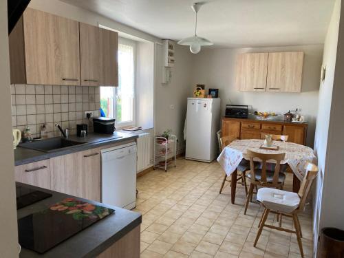 virtuve, la Louvière (la Louviere) in Esternay
