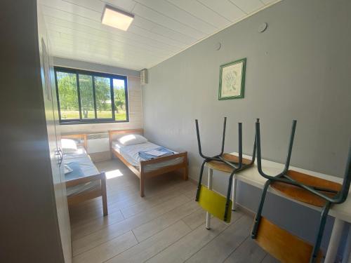 2 twin beds