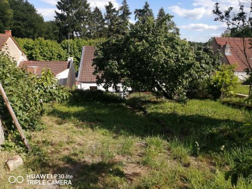 Studio bleu tout équipé avec wifi (Studio bleu tout equipe avec wifi) in Le Creusot