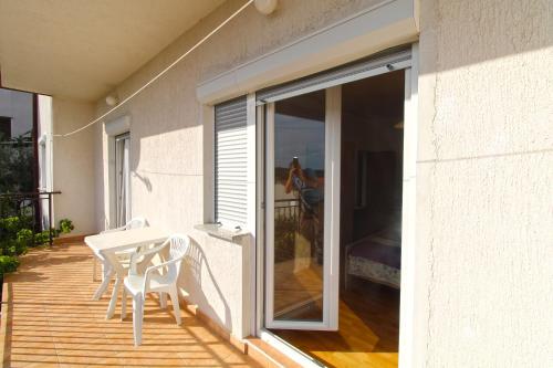 Apartments Valerija 847 - image 4