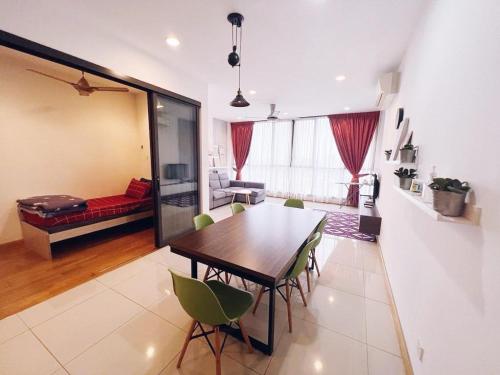 Connected train 3 Bedrooms - ABOVE KLGATEWAY MALL 14, Kuala Lumpur