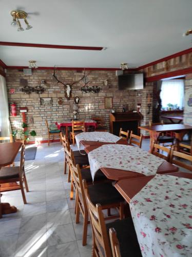 Facilities, Hollo es Barany Vendeghaz in Herend