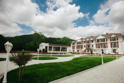 Jardín, Castle Resort Spa Hotel in Ismailli