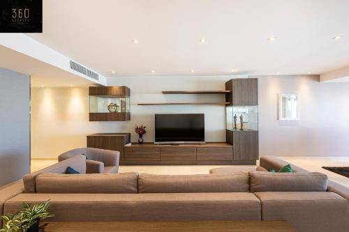 Seafront, Designer APT with Private Terrace & WIFI by 360 Estates, Pietà (фото 9)