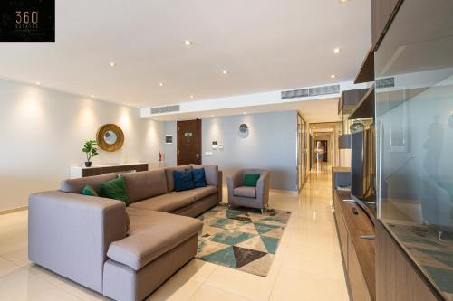 Seafront, Designer APT with Private Terrace & WIFI by 360 Estates, Pietà (фото 6)
