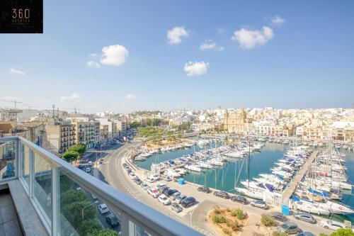 Seafront, Designer APT with Private Terrace & WIFI by 360 Estates, Pietà