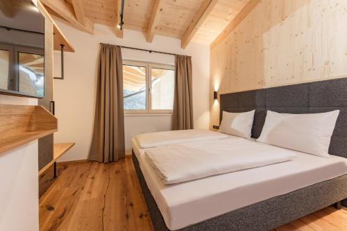 Apartment with Mountain View