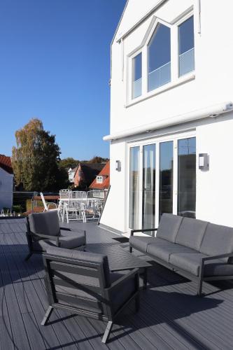 Große Penthouse Ferienwohnung mit Meerblick, Sonnenterrasse & Luxusbad von Momentic, Sierksdorf