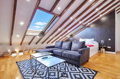  PLAZA MAYOR SUITE, by presidence rentals, Pension in Madrid