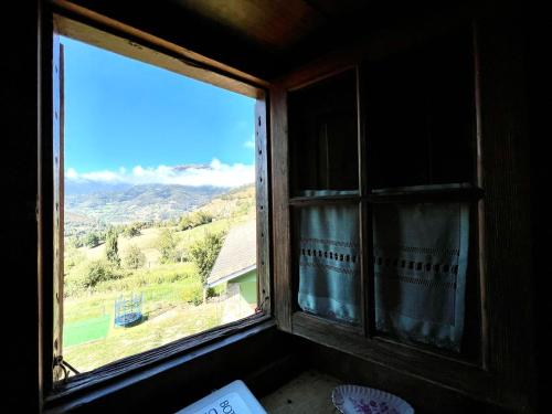 Casa con 2 dormitorios, chimenea, jardin y vista a la montaña