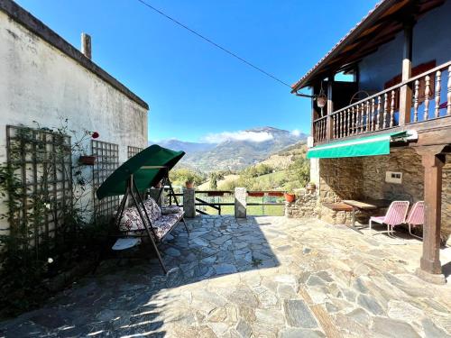 Casa con 2 dormitorios, chimenea, jardin y vista a la montaña