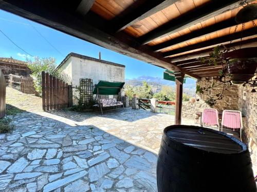 Casa con 2 dormitorios, chimenea, jardin y vista a la montaña