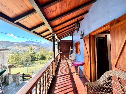 Casa con 2 dormitorios, chimenea, jardin y vista a la montaña