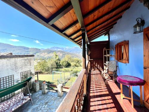 Casa con 2 dormitorios, chimenea, jardin y vista a la montaña