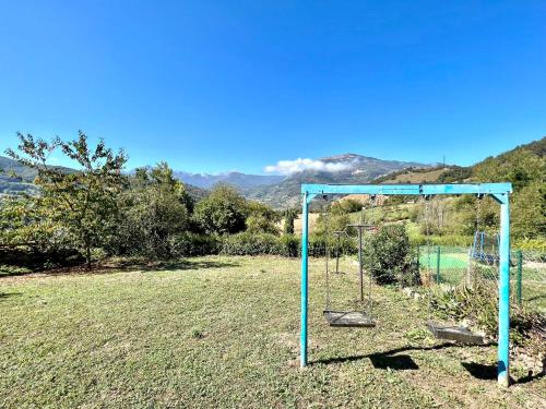 Casa con 2 dormitorios, chimenea, jardin y vista a la montaña