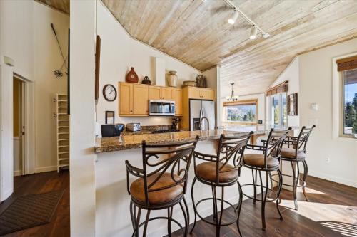 Snowflake Lookout Duplex in Breckenridge, USA