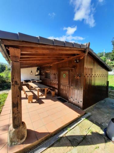 Cabaña Pasiega La Quemada (Cabana Pasiega La Quemada) in Vega de Pas