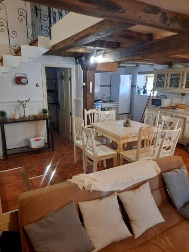 Cabaña Pasiega La Quemada (Cabana Pasiega La Quemada) in Vega de Pas