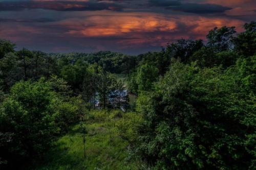 Smoke Rise Barn · Great Lake Front, Large Dock, 4bdrm, Pool Table in Dandridge, USA