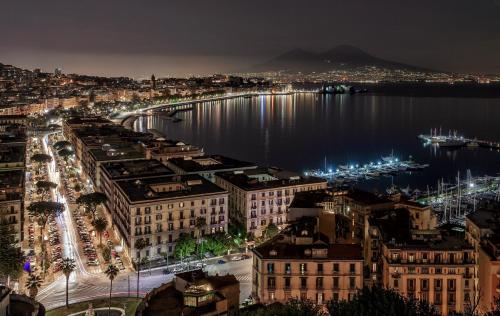 Holiday Inn Naples - image 9