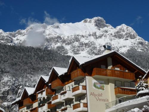 Alpotel Dolomiten - 출입구